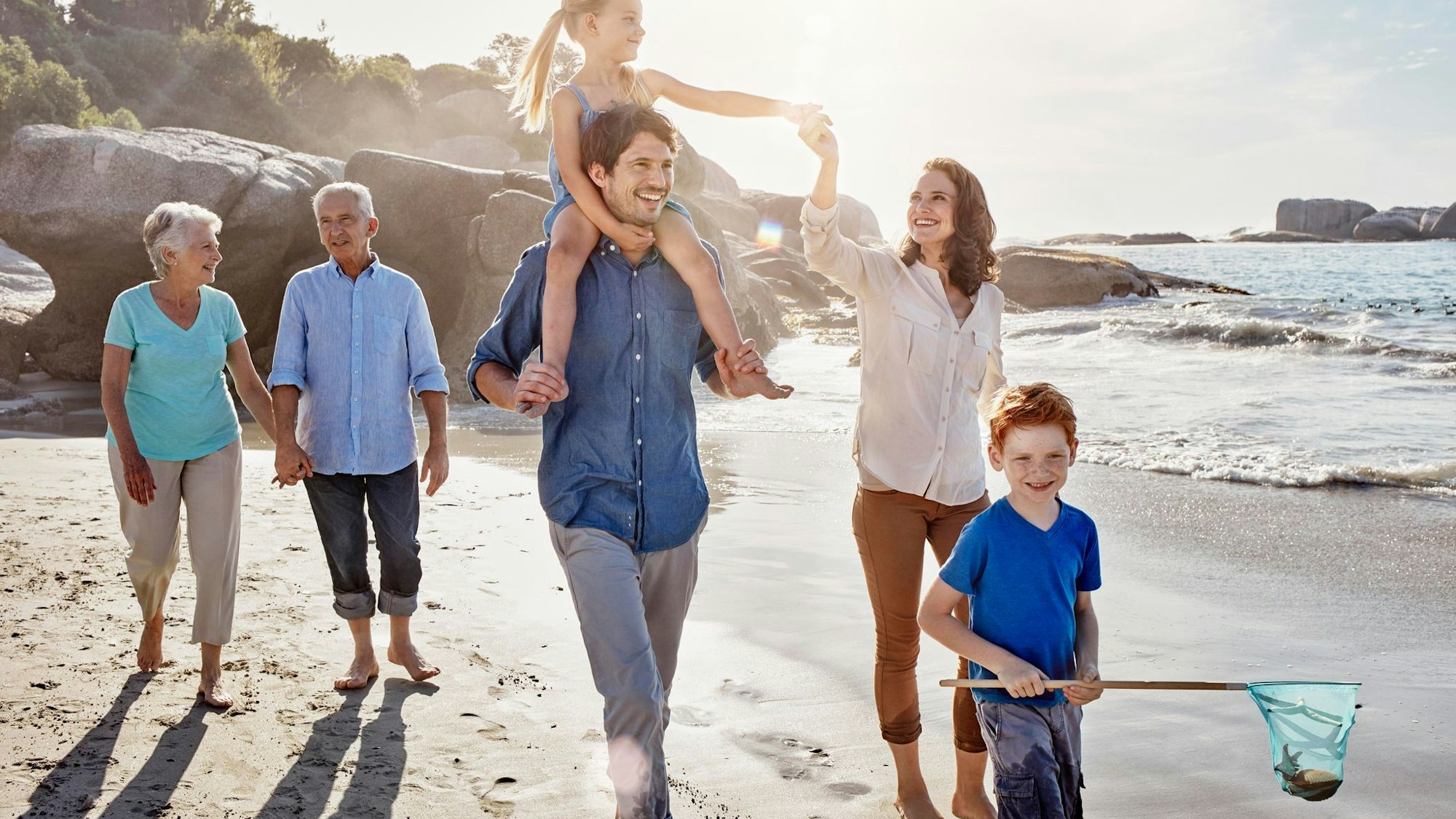 Drei Generationen einer Familie machen gemeinsam Urlaub