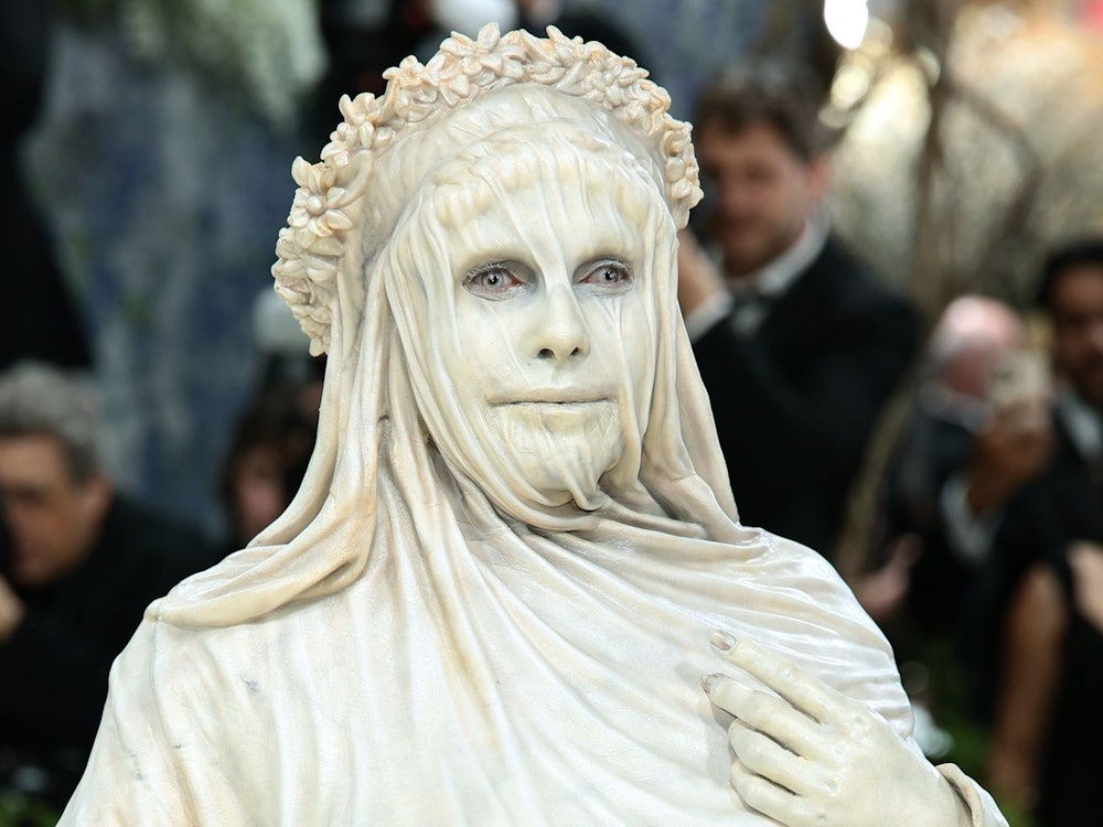 Heidi Klum war bei der diesjährigen Met-Gala scheinbar zu Stein erstarrt. (Bild: 2026 Getty Images/Dimitrios Kambouris)