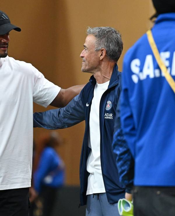 Vincent Kompany (l.) und PSG-Trainer Luis Enrique.