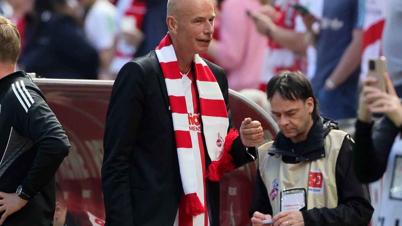 Jörn Stobbe (1. FC Köln) mit Schal im Rhein-Energie-Stadion.