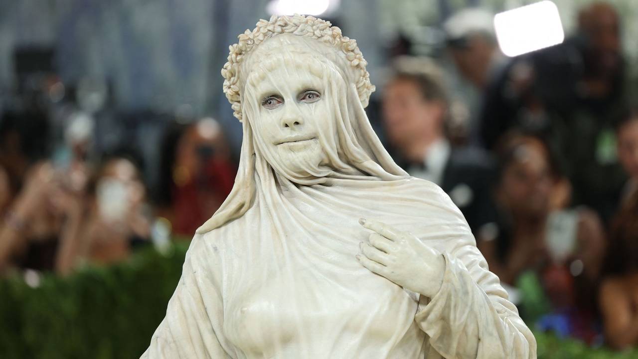 Heidi Klum verkleidet als Statue bei der Met-Gala 2026