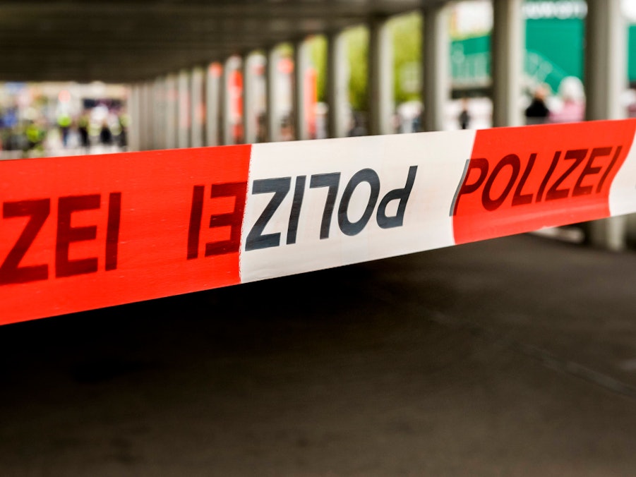 Polizeiband in Rot-Weiß