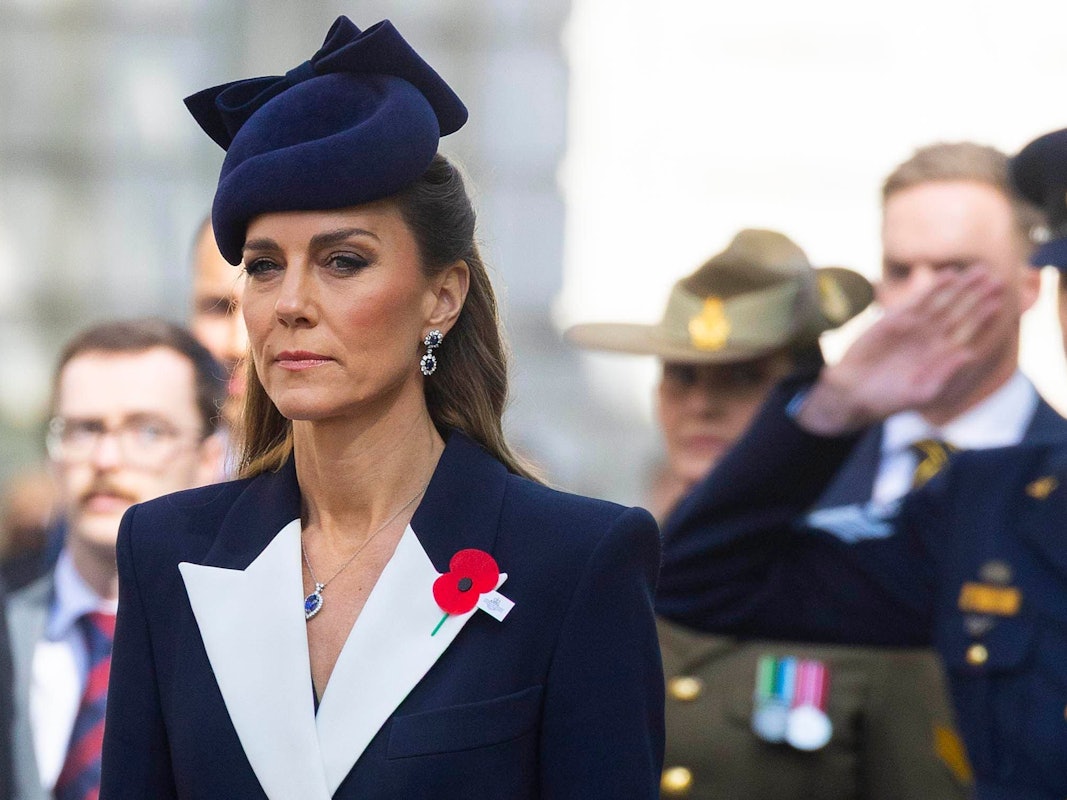 Kate nimmt an einer Kranzniederlegung und einer Parade zum Gedenken an den Anzac Day am Kenotaph in Whitehall im Zentrum Londons teil.