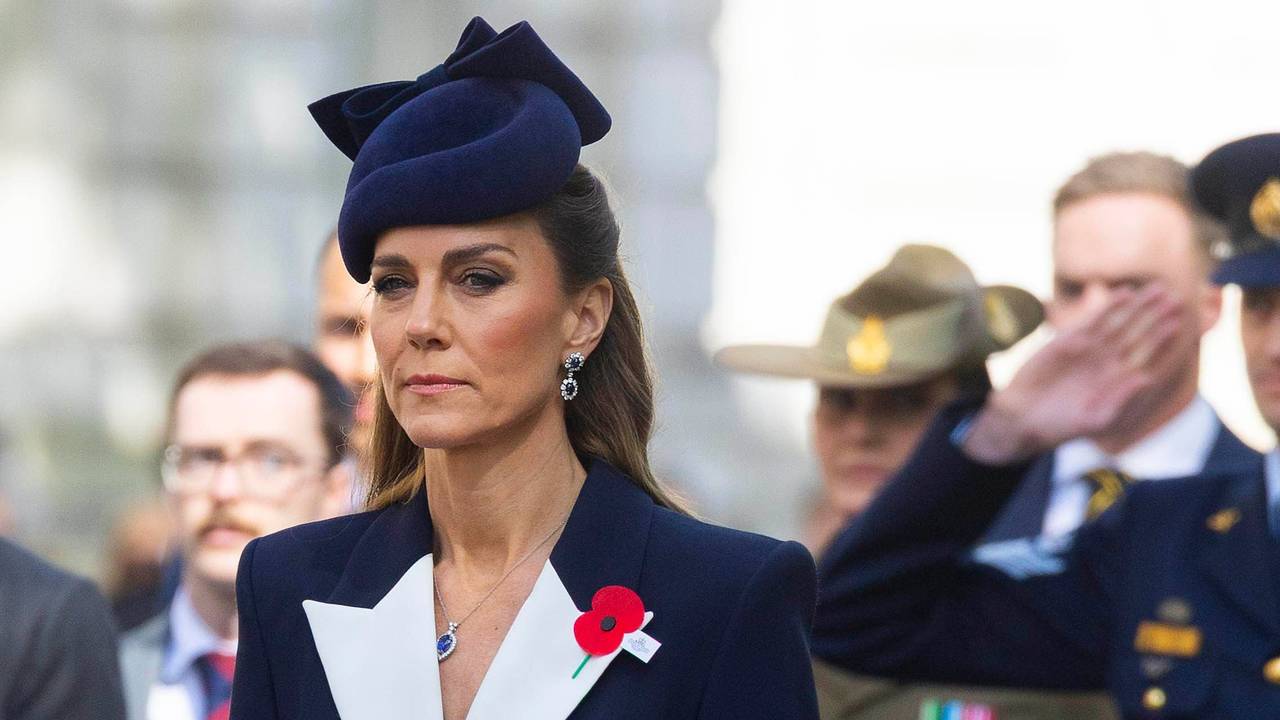 Kate nimmt an einer Kranzniederlegung und einer Parade zum Gedenken an den Anzac Day am Kenotaph in Whitehall im Zentrum Londons teil.