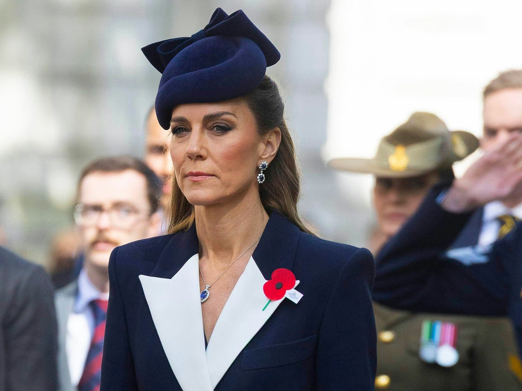 Kate nimmt an einer Kranzniederlegung und einer Parade zum Gedenken an den Anzac Day am Kenotaph in Whitehall im Zentrum Londons teil.
