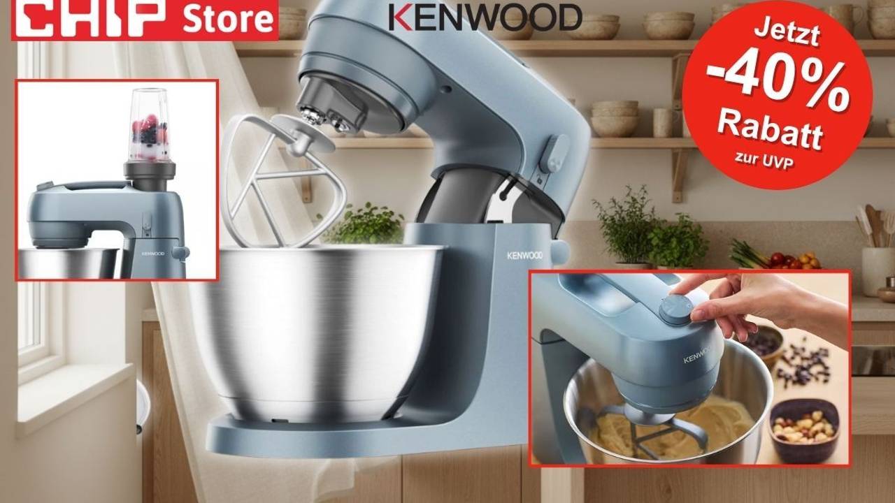 Kenwood Go Küchenmaschine KZM35.040GY in Blaugrau mit 4-Liter-Edelstahlschüssel und K-Haken vor einer gemütlichen Küche im Hintergrund.