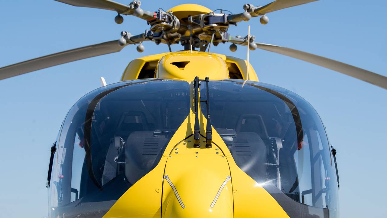 Weil die Rettungskräfte aufgrund von Zeugenaussagen von eingeklemmten Personen ausgehen mussten, wurde auch der Rettungshubschrauber Christoph Rheinland angefordert. (Symbolfoto)