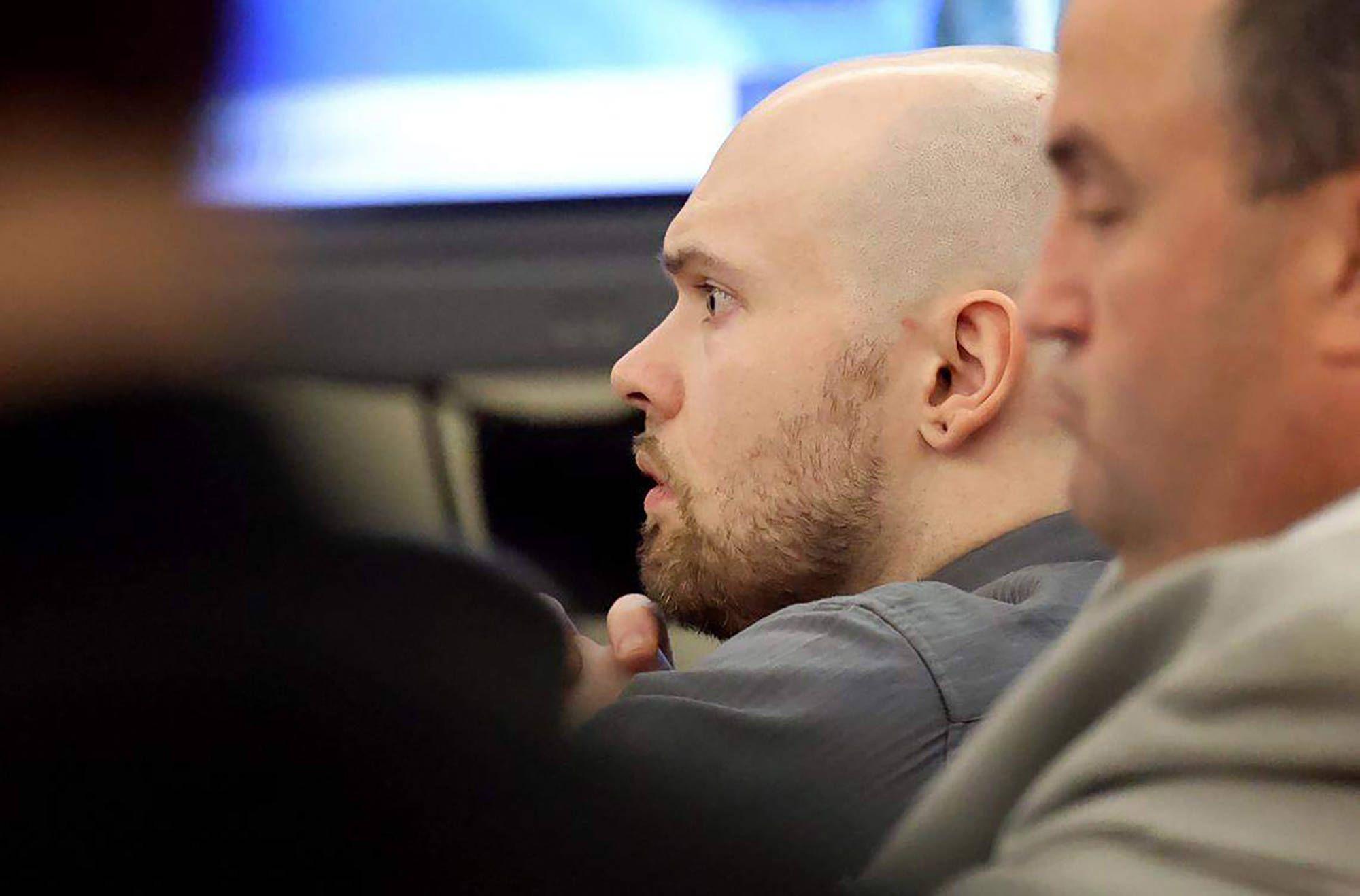Tanner Horner (34) am 22. April 2026 im Gericht von Fort Worth. Während seine Mutter gegen ihn aussagt, zeigt der Mörder der kleinen Athena keine Emotionen.
