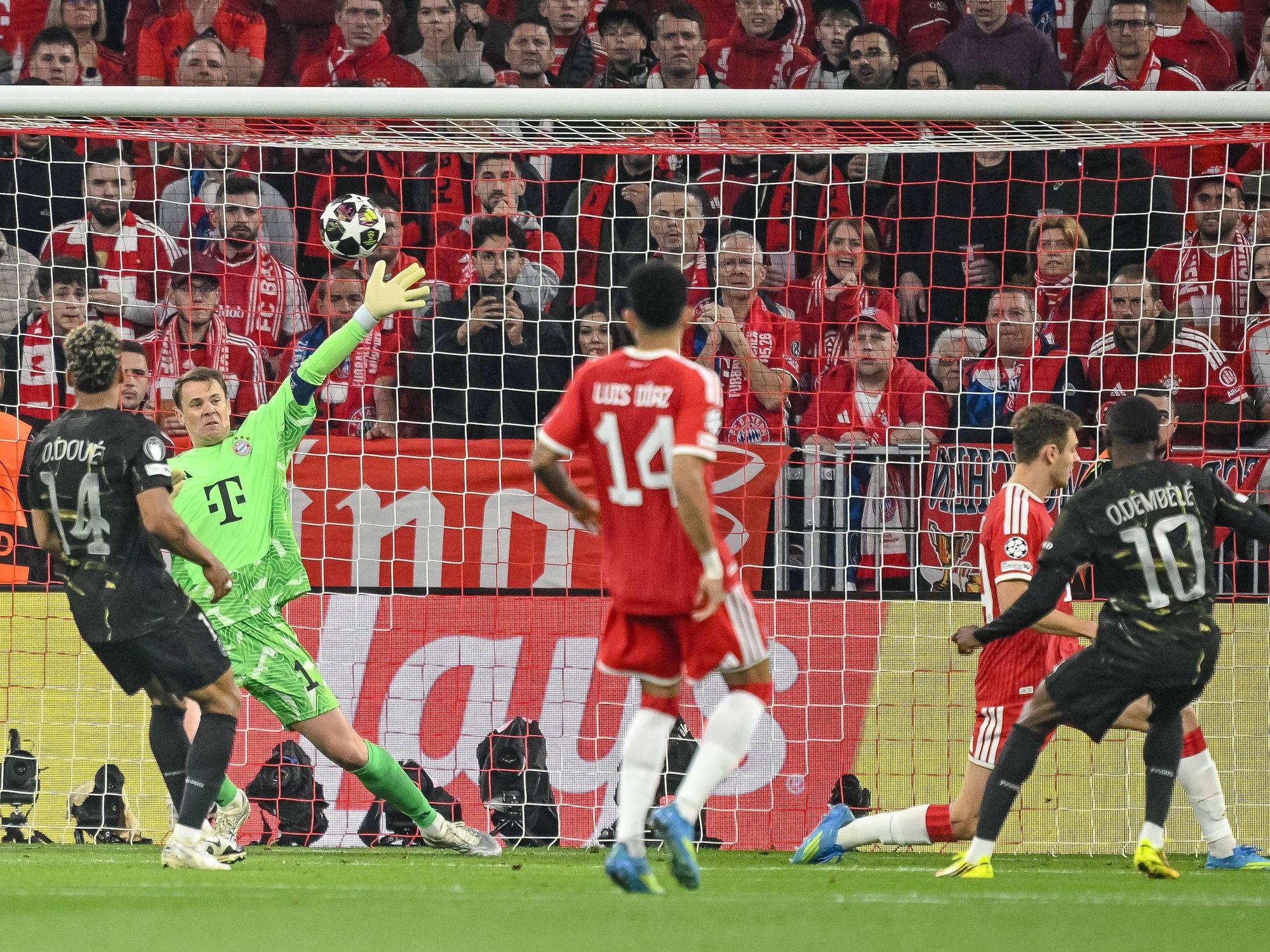 Ousmane Dembélé erzielt das 1:0 für PSG gegen Bayern.