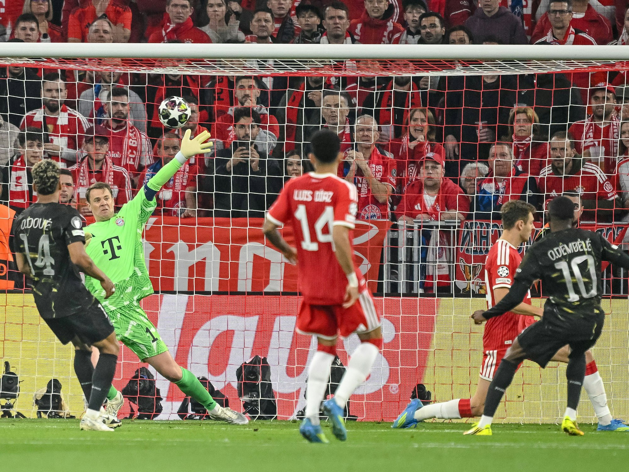 Ousmane Dembélé erzielt das 1:0 für PSG gegen Bayern.