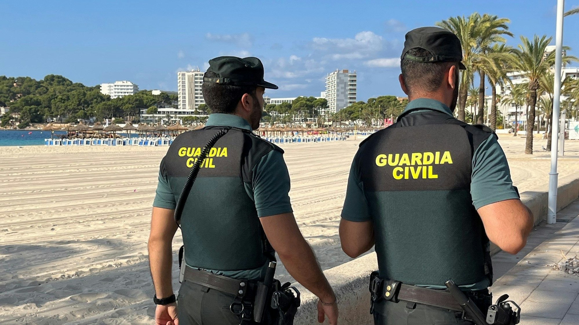 Guardia Civil Mitglieder am Strand