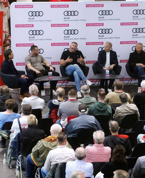 Knapp 100 Gäste waren beim EXPRESS.de-Format: „E Levve lang – der Talk zum FC“ mit Christian Clemens und Michael Trippel.