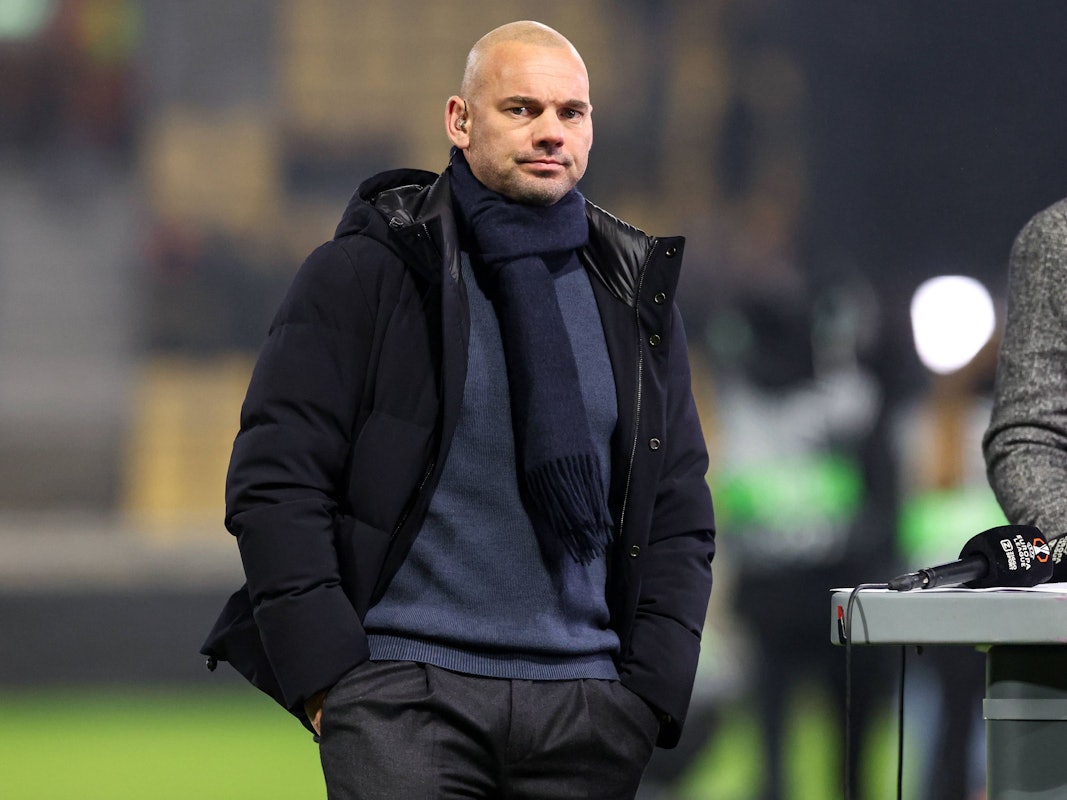 Wesley Sneijder guckt als Experte schlecht gelaunt.