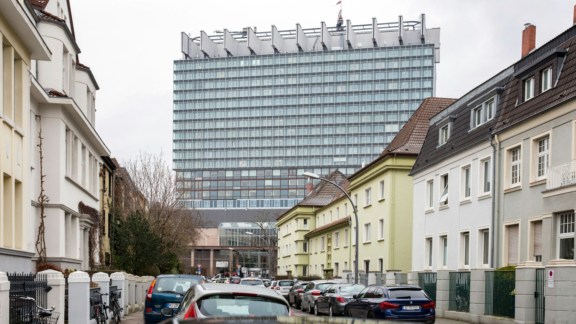 Das Bettenhaus der Uniklinik Köln (Archivfoto)
