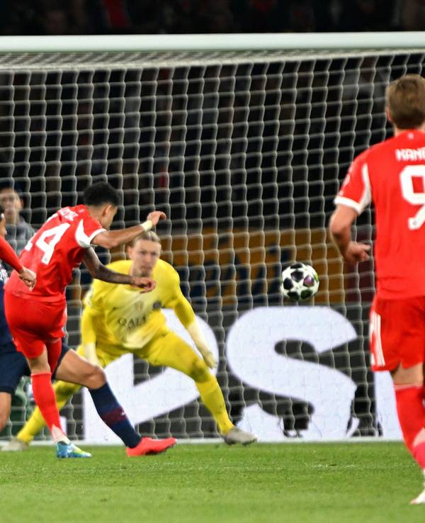 Luis Díaz trifft für den FC Bayern in der Champions League gegen Paris Saint-Germain.