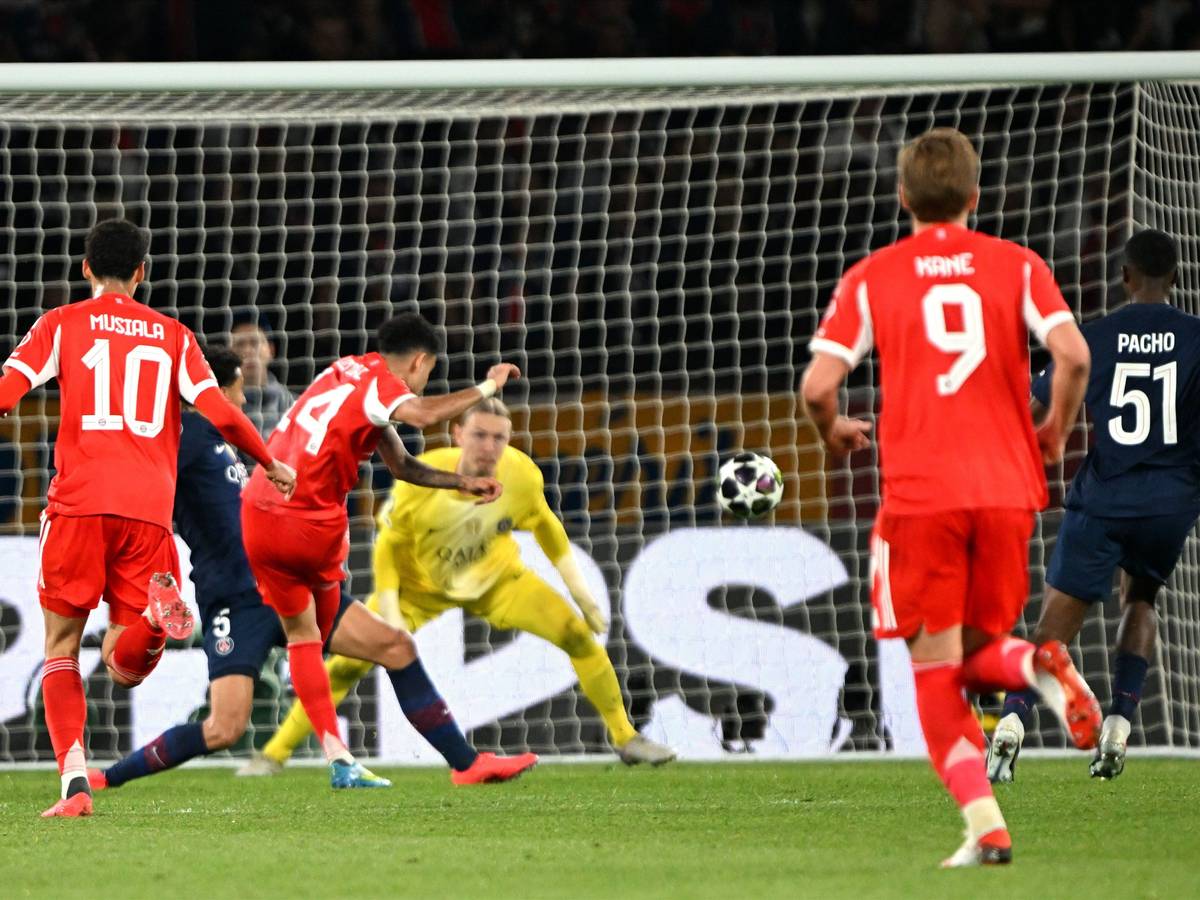 Luis Díaz trifft für den FC Bayern in der Champions League gegen Paris Saint-Germain.