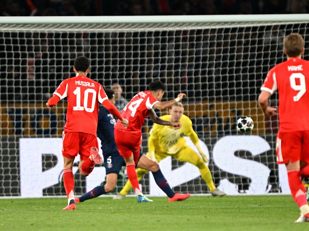 Luis Díaz trifft für den FC Bayern in der Champions League gegen Paris Saint-Germain.