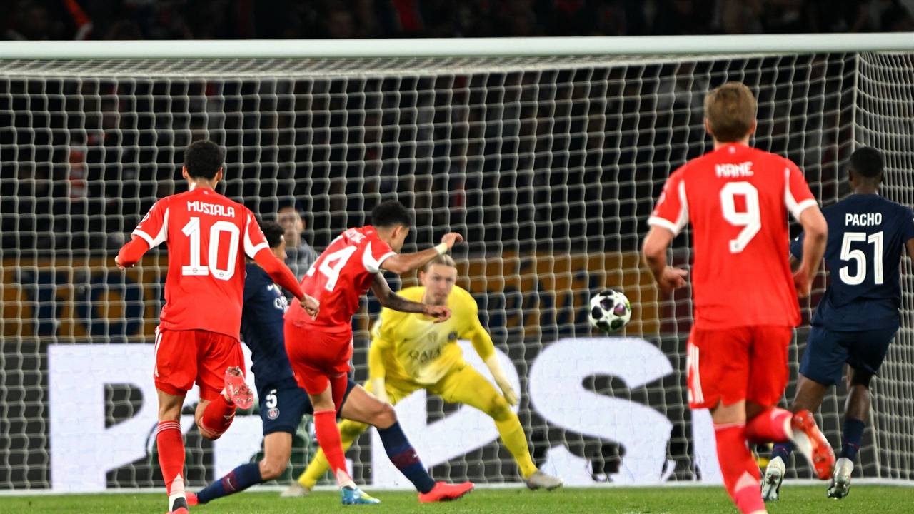 Luis Díaz trifft für den FC Bayern in der Champions League gegen Paris Saint-Germain.