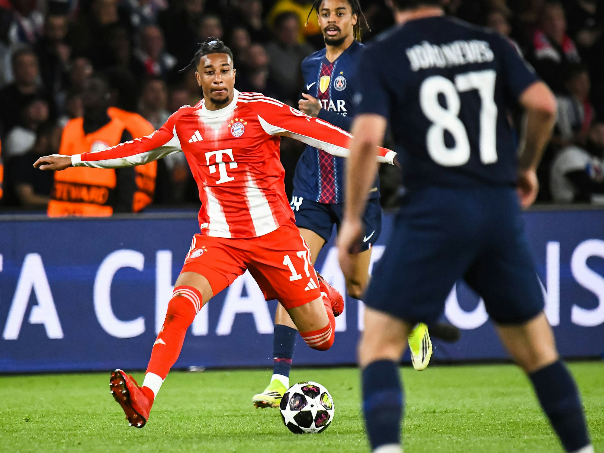 Michael Olise am Ball.