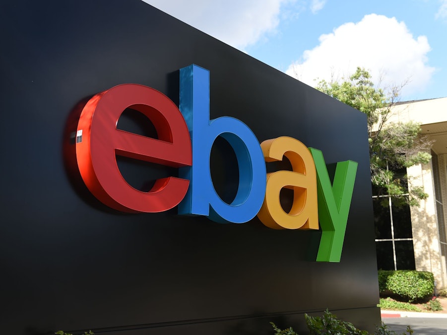 Ebay-Logo vor Hauptquartier