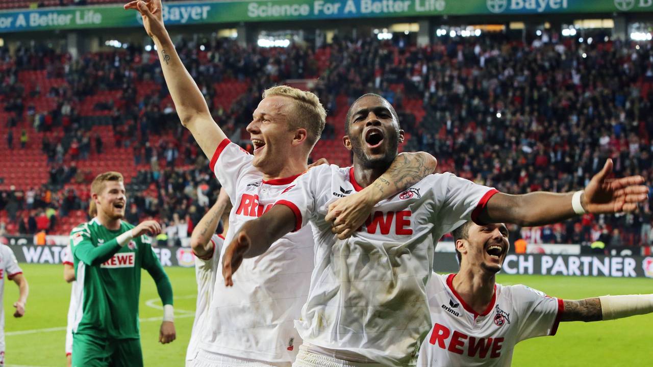 Ex-FC-Profi Kevin Vogt jubelt zusammen mit Anthony Modeste nach dem Derby-Sieg gegen Bayer Leverkusen im November 2015.