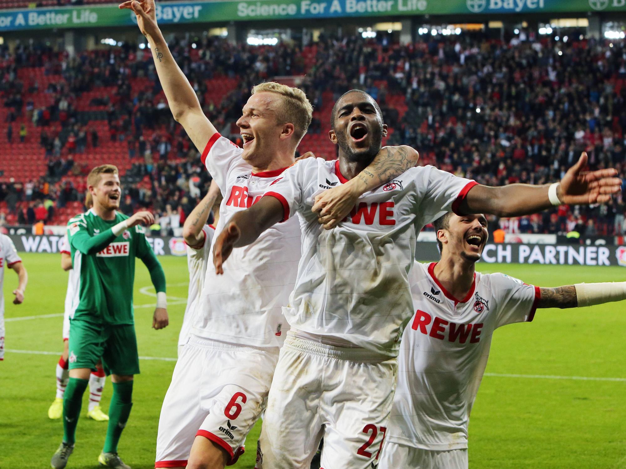 Ex-FC-Profi Kevin Vogt jubelt zusammen mit Anthony Modeste nach dem Derby-Sieg gegen Bayer Leverkusen im November 2015.