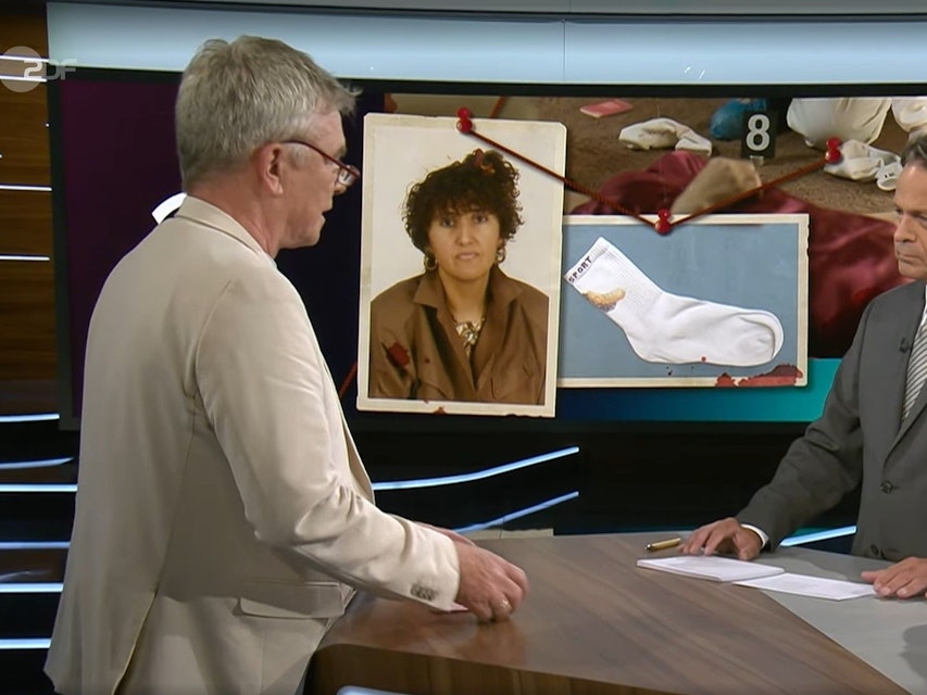 Markus Weber, Leiter der Kölner Cold Cases-Einheit, spricht bei Aktenzeichen XY im ZDF mit Moderator Rudi Cerne