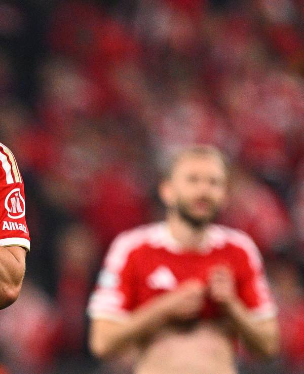 Harry Kane von Bayern München war nach dem Aus gegen PSG sichtlich bedient.
