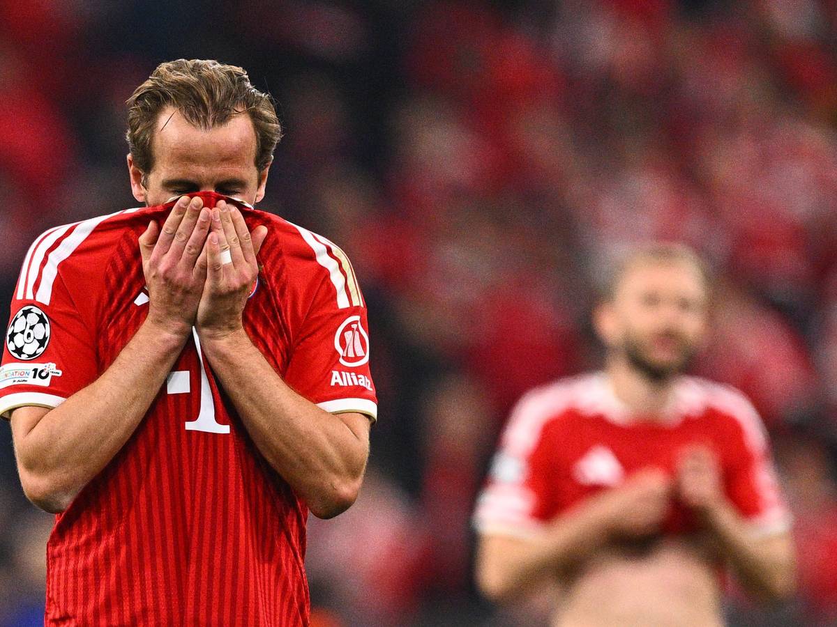 Harry Kane von Bayern München war nach dem Aus gegen PSG sichtlich bedient.