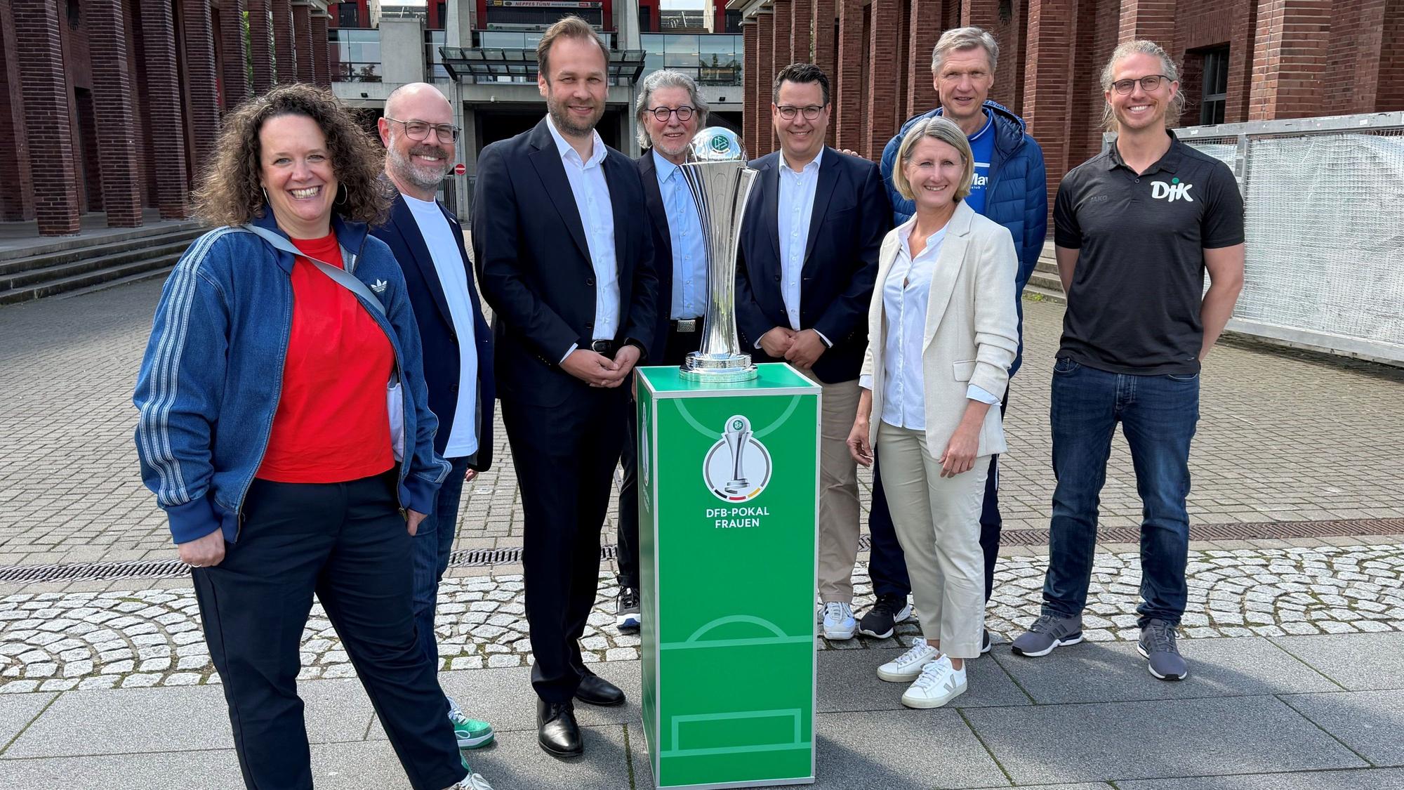 Die Verantwortlichen vom DFB-Pokalfinale der Frauen.