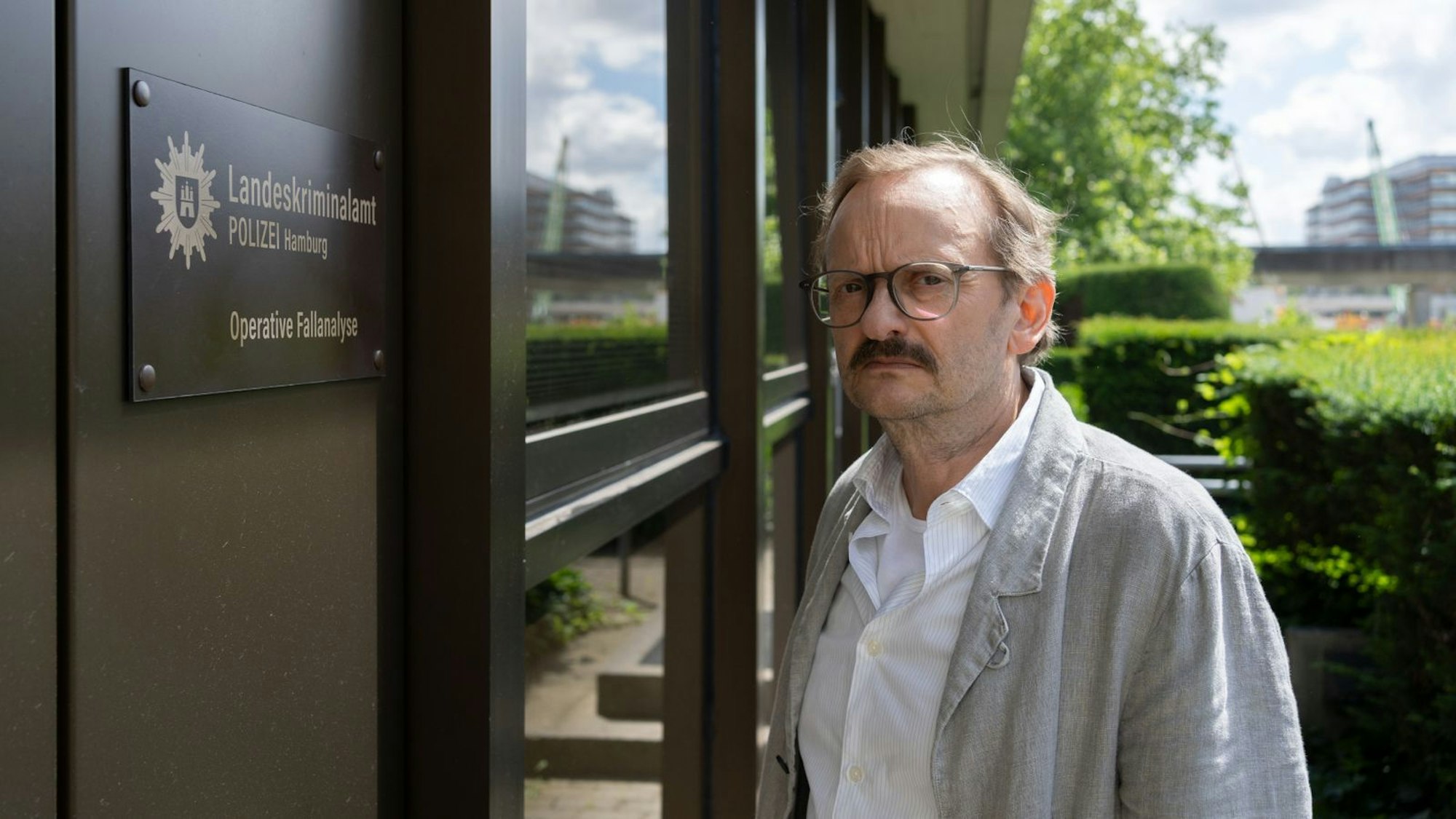 Genau wie beim ersten Fall „Danowski - Blutapfel“ (2019) diente auch bei „Danowski Neunauge“ ein Roman von Till Raether als Vorlage. Insgesamt sieben Bände umfasst die Buchreihe bislang. Reichlich Stoff also für weitere Einsätze für Milan Peschel als Kommissar. (Bild: ZDF/Georges Pauly)