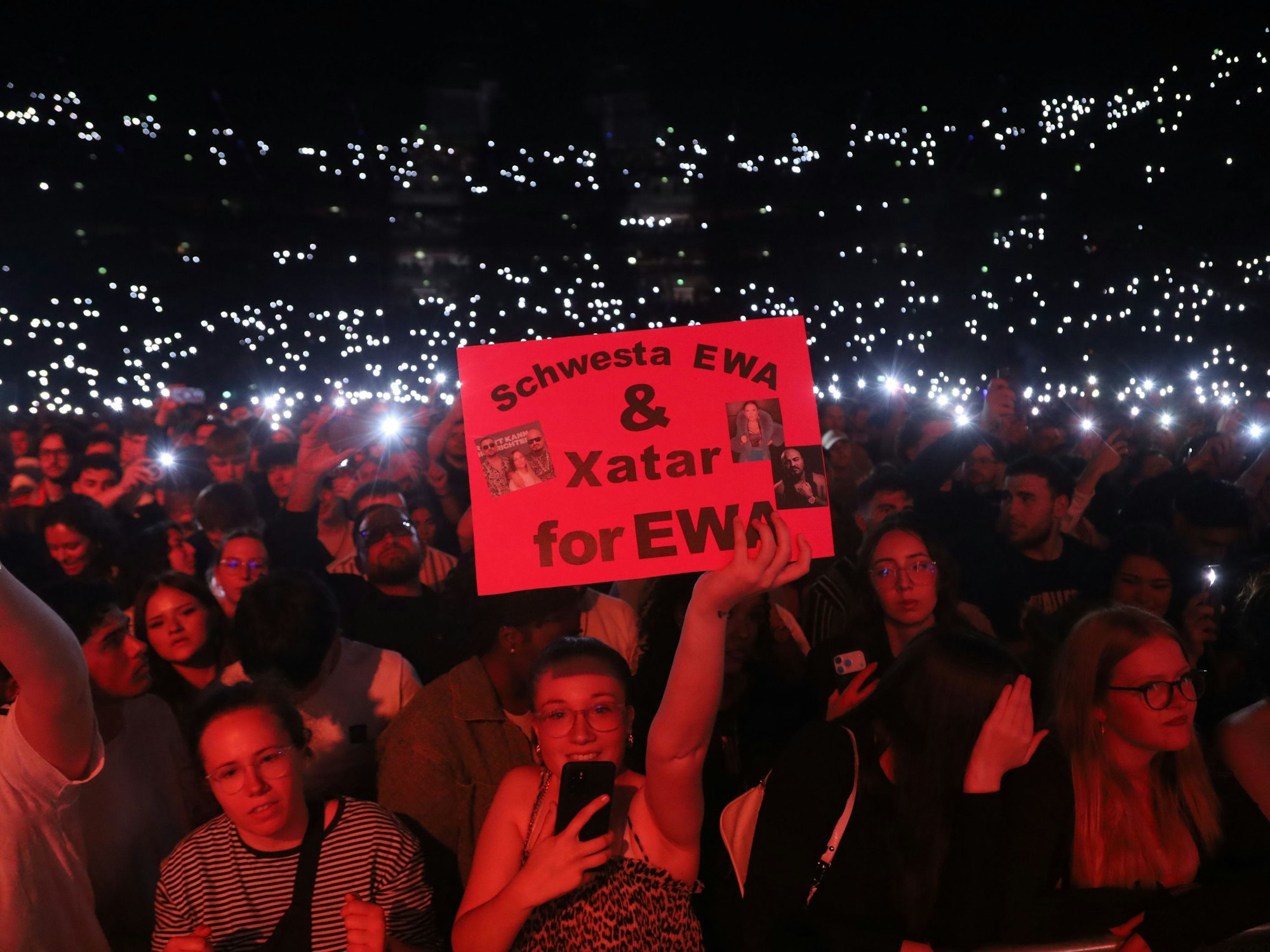 Tribute to Xatar in der Lanxess-Arena: Blick ins Publikum.