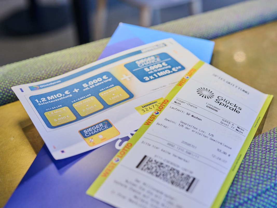 Zum Muttertag einmal Danke sagen: Am 10. Mai (Sonntag) ist beste Gelegenheit, es nicht nur bei Worten zu belassen, sondern ihnen Taten folgen zu lassen – beispielsweise mit Glückstipps von LOTTO 6aus49 oder Eurojackpot, Rubbellosen oder sogar einem Jahreslos der GlücksSpirale.