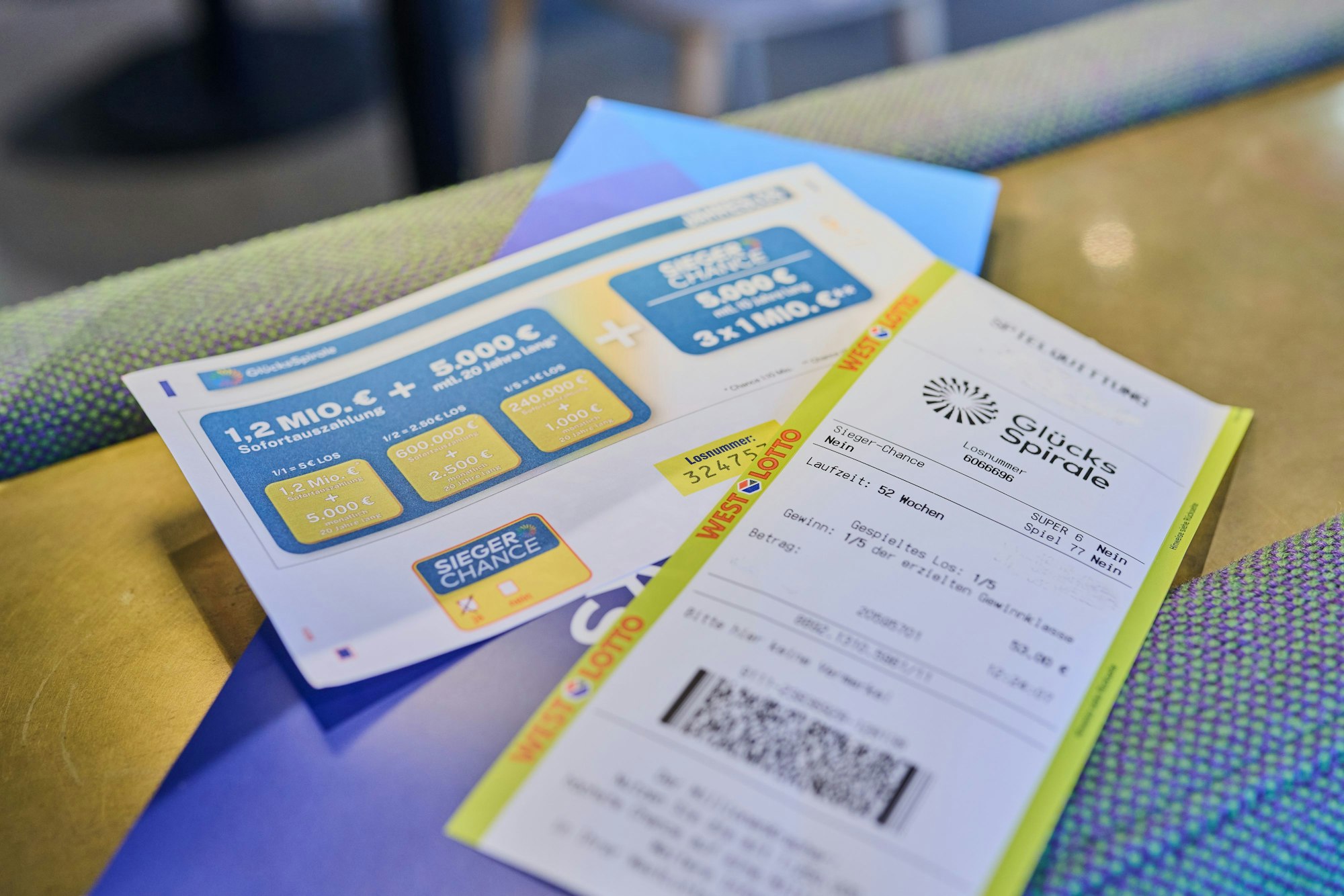 Zum Muttertag einmal Danke sagen: Am 10. Mai (Sonntag) ist beste Gelegenheit, es nicht nur bei Worten zu belassen, sondern ihnen Taten folgen zu lassen – beispielsweise mit Glückstipps von LOTTO 6aus49 oder Eurojackpot, Rubbellosen oder sogar einem Jahreslos der GlücksSpirale.