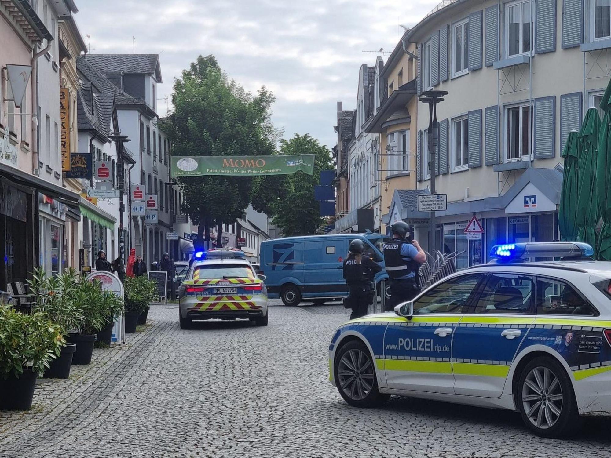 EXPRESS-Leser Christopher Eschweiler hat ein Foto von der heiklen Situation in Sinzig geschickt.