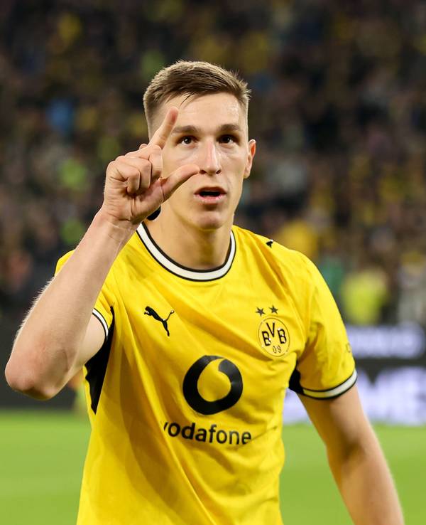 BVB-Profi Nico Schlotterbeck jubelt nach seinem Treffer zum 2:1 gegen Eintracht Frankfurt.