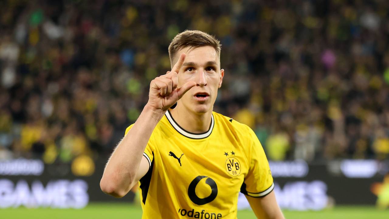 BVB-Profi Nico Schlotterbeck jubelt nach seinem Treffer zum 2:1 gegen Eintracht Frankfurt.