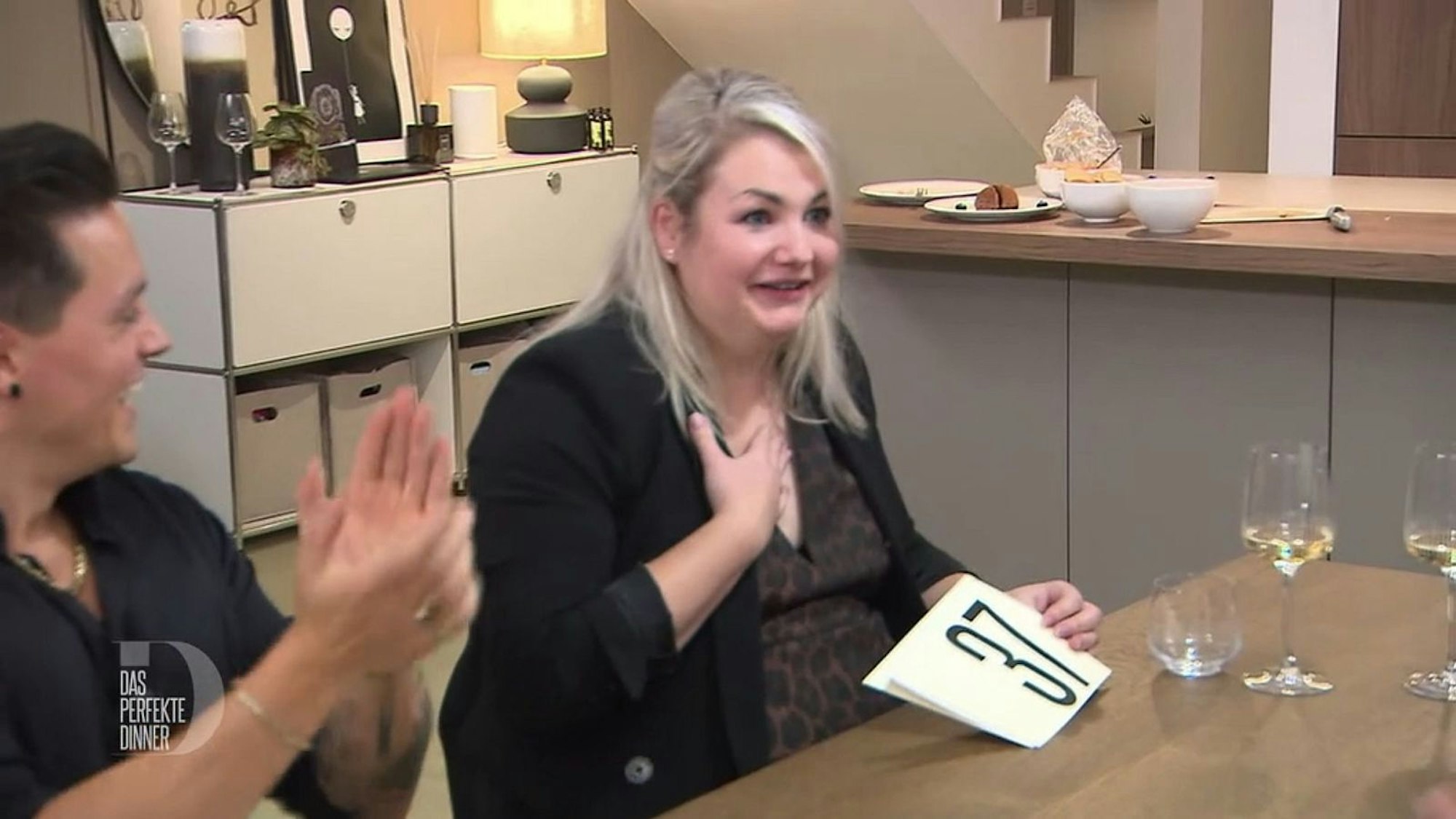 Mit 37 Punkten hat sich Diana zum Wochensieg gekocht.
(Bild: RTL)