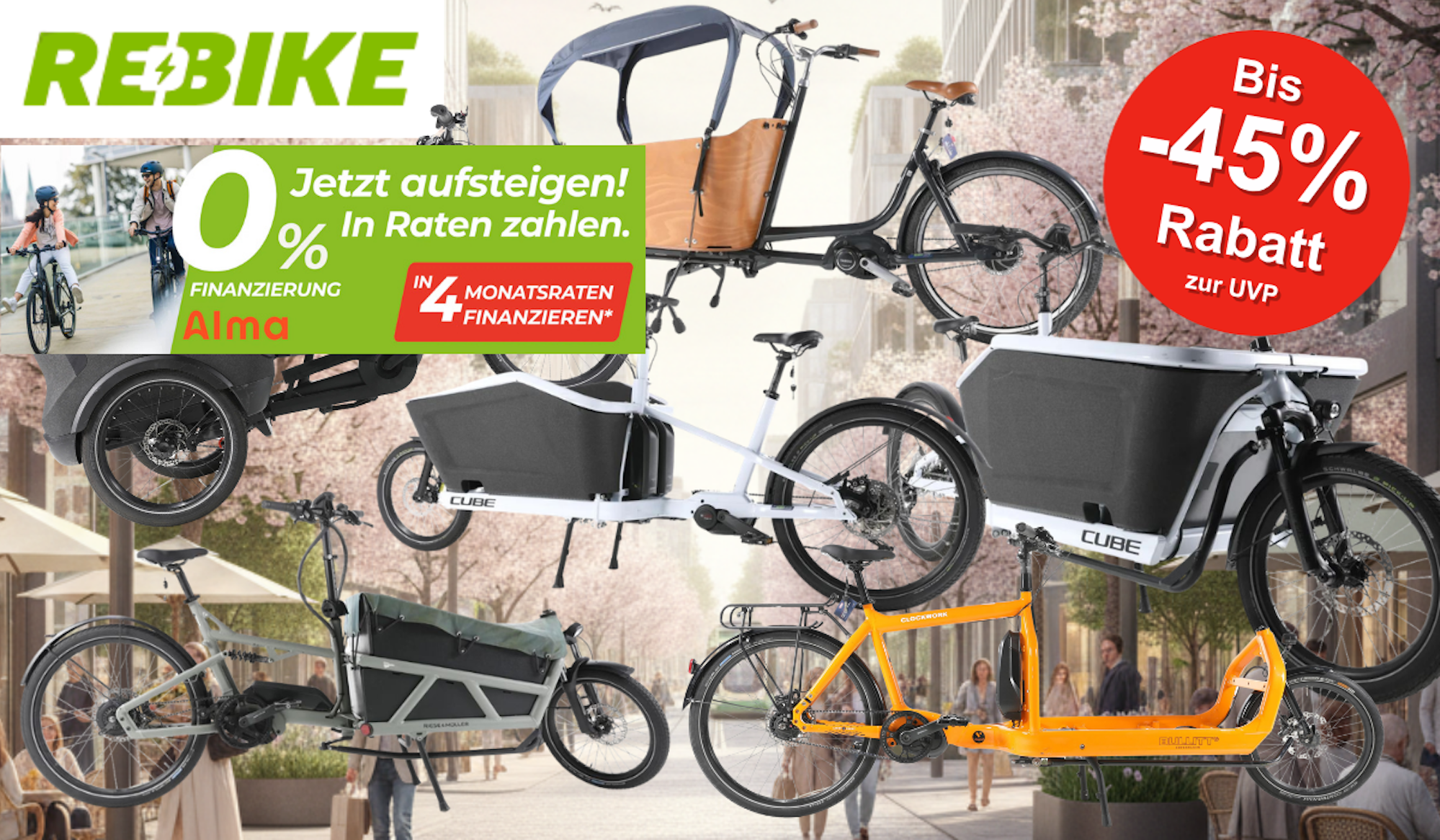 E-Lastenräder unterschiedlicher Marken (u. a. Cube, Babboe, Riese & Müller) vor dem Hintergrund einer Innenstadt, Fußgängerzone, mit blühenden Bäumen am Straßenrand, Rebike-Logo.