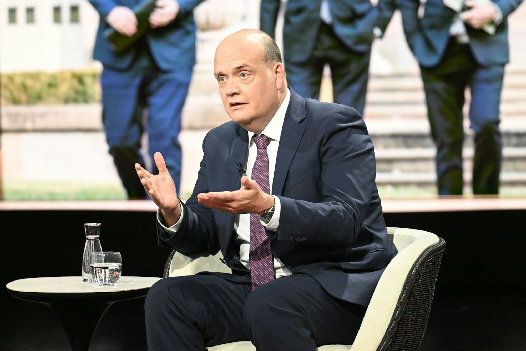 Robin Alexander (Bild) vermutete, Markus Söder könne Profit aus der politisch angespannten Lage ziehen und darauf hoffen, Friedrich Merz als Kanzler zu beerben. (Bild: ZDF / Cornelia Lehmann)