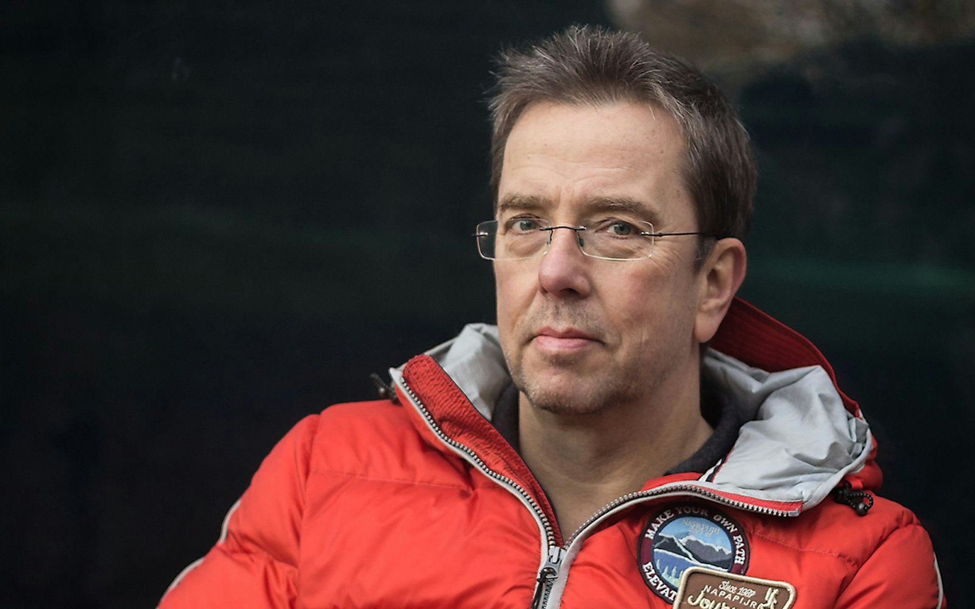 Der promovierte Biologe und Autor Dr. Mario Ludwig, bekannt als „Experte für alles Tierische“, erklärt im Gespräch mit teleschau, was er von der Idee hinter „Cocaine Bear“ hält. (Bild: Kirsten Bohlig)
