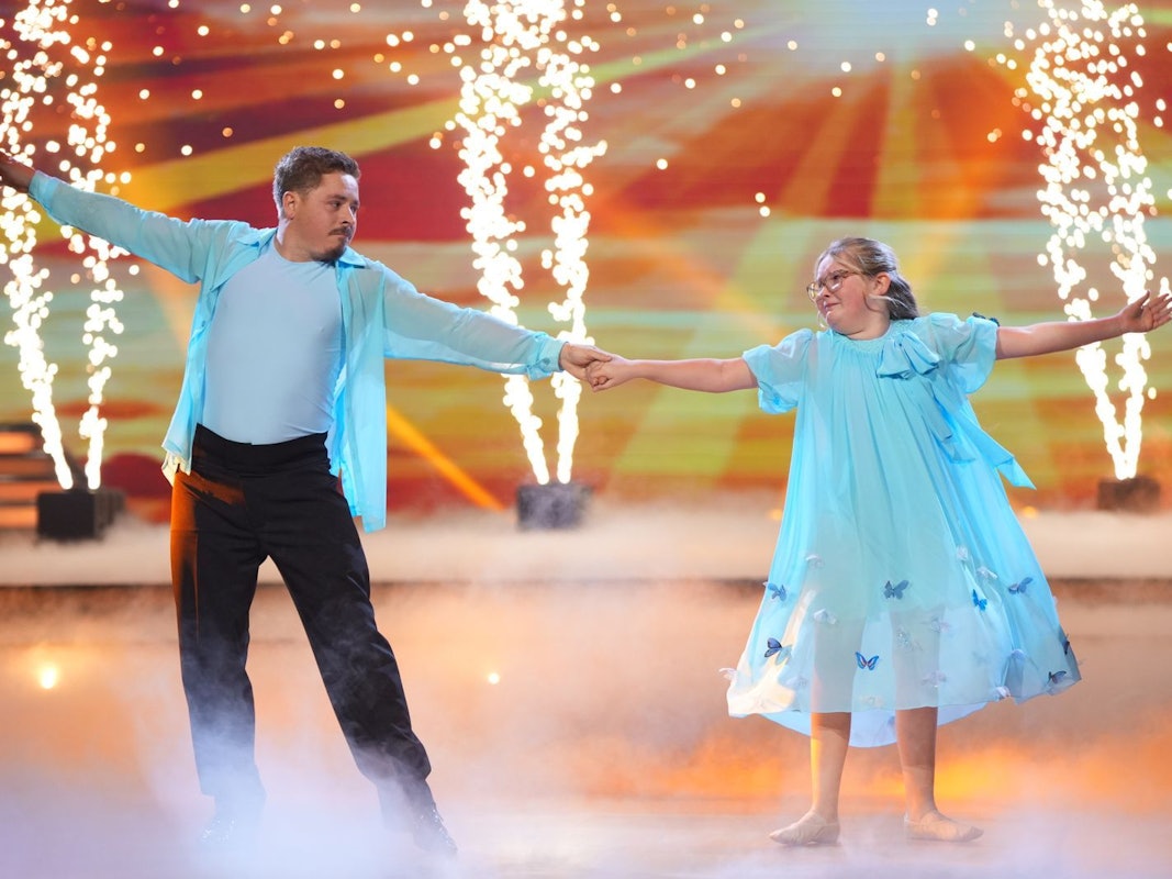 Musiker Gustav Schäfer tanzt am Ende seines Magic Moments mit seiner Tochter Lotti. Familie bedeutet ihm alles. (Bild: RTL / Stefan Gregorowius)