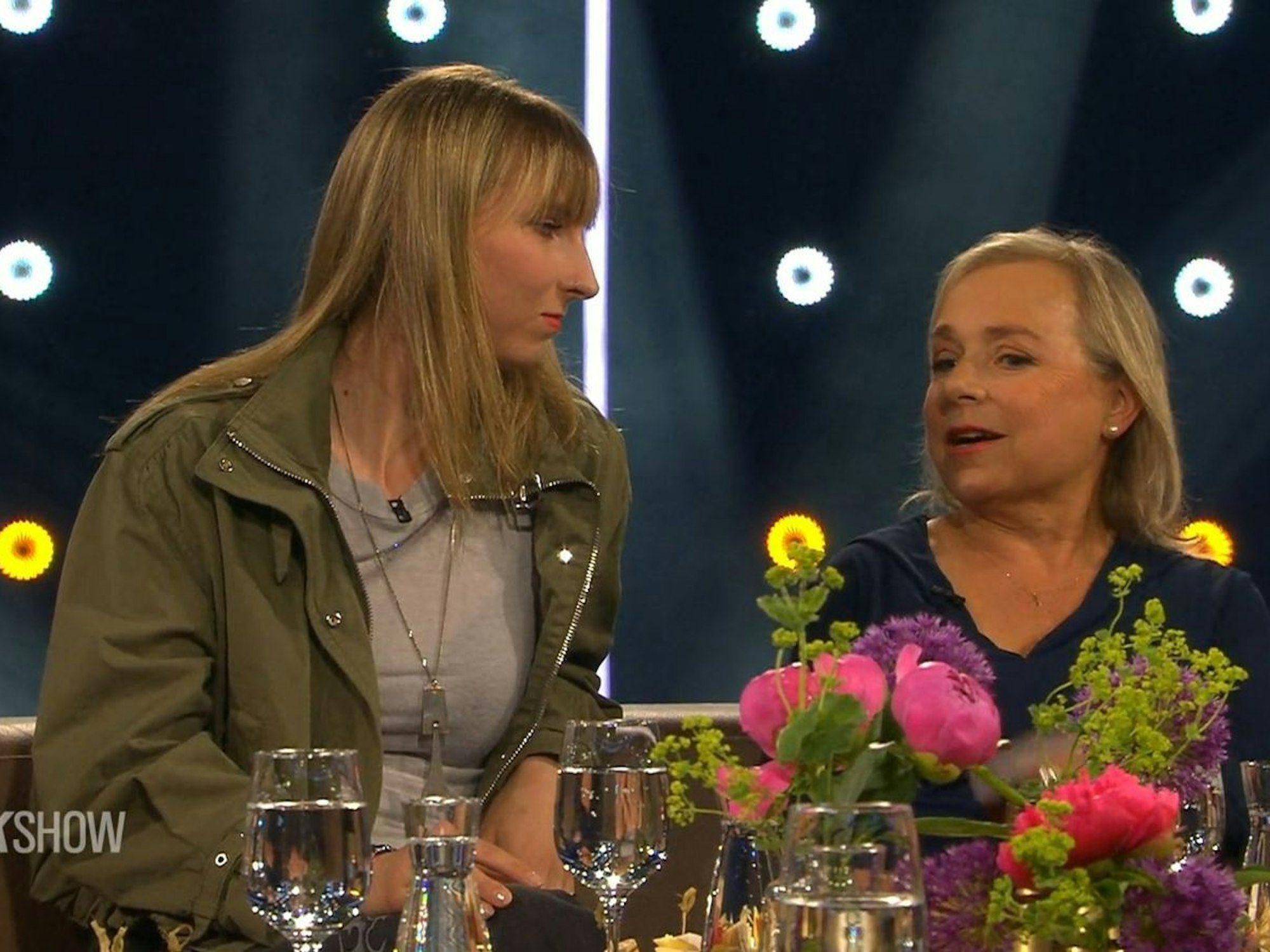 Lilo (links) und ChrisTine Ursprung besuchten gemeinsam die „NDR Talk Show“. (Bild: NDR)