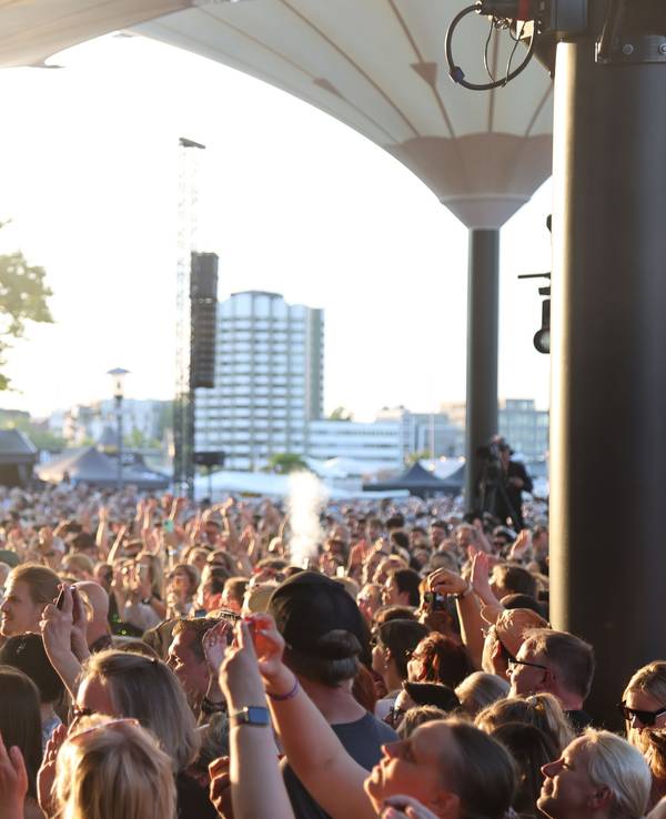 12.500 Menschen feiern mit Cat Ballou bei der Tanzbrunnen-Eröffnung.