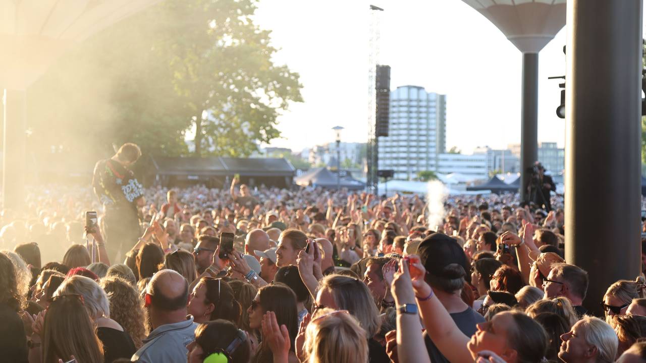 12.500 Menschen feiern mit Cat Ballou bei der Tanzbrunnen-Eröffnung.