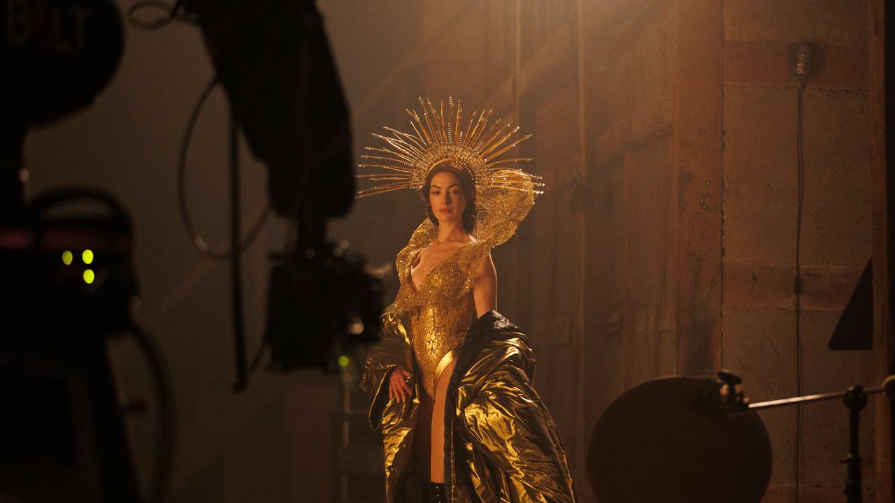 Anne Hathaway in ihrer Rolle als Popstar „Mother Mary