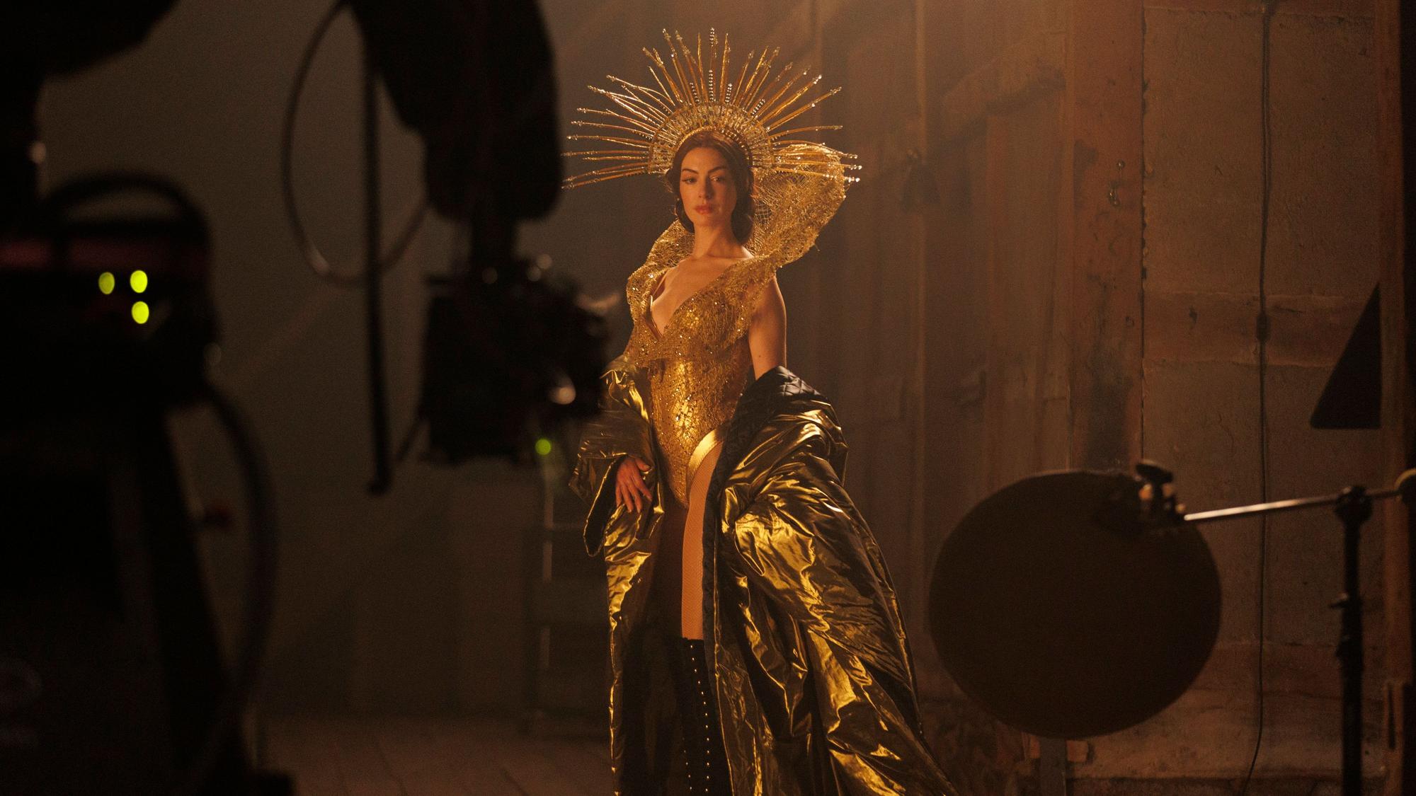 Anne Hathaway in ihrer Rolle als Popstar „Mother Mary