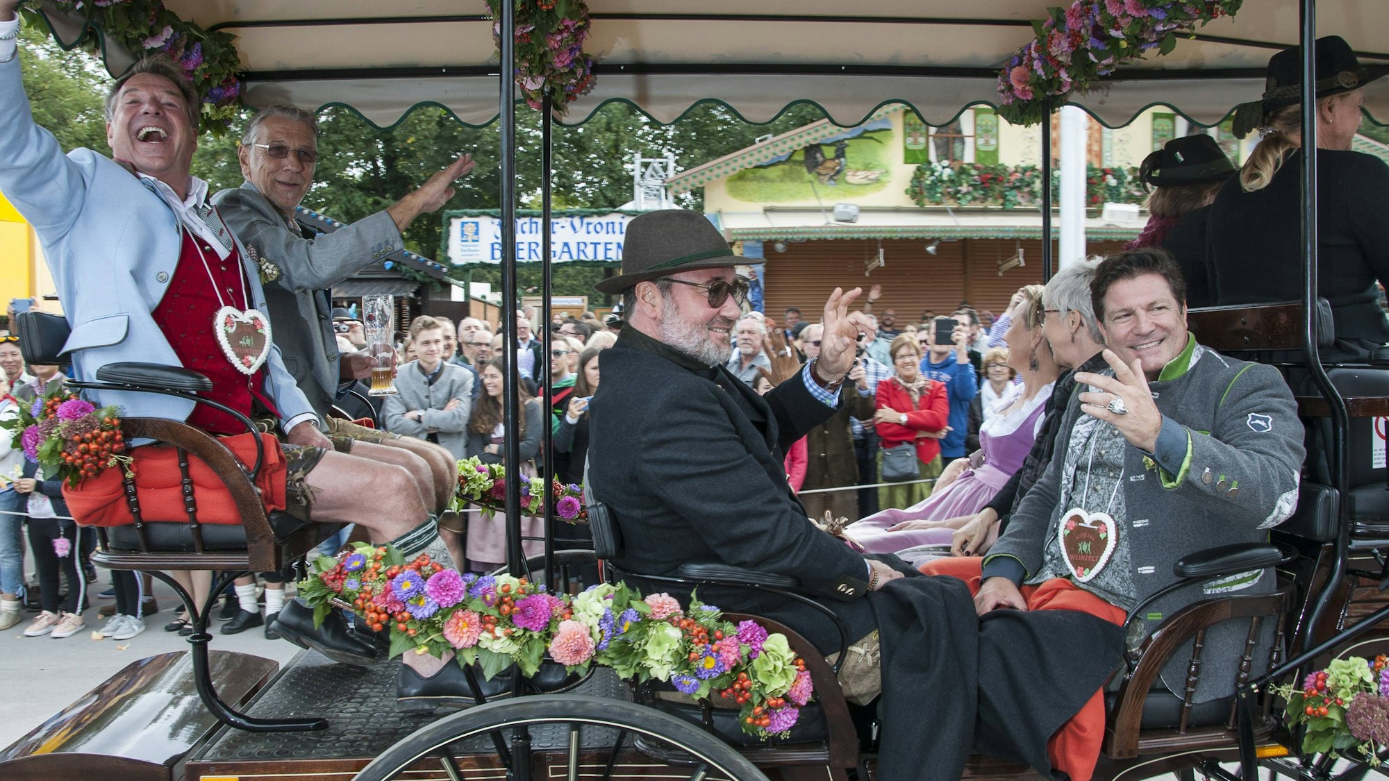 Patrick Lindner, Stefan Kuffler & Francis Fulton-Smith in Festkutsche
