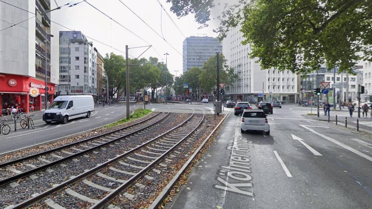 So sieht der Barbarossaplatz aktuell aus. Hier die identische Perspektive wie auf dem KI-bearbeiteten Bild.