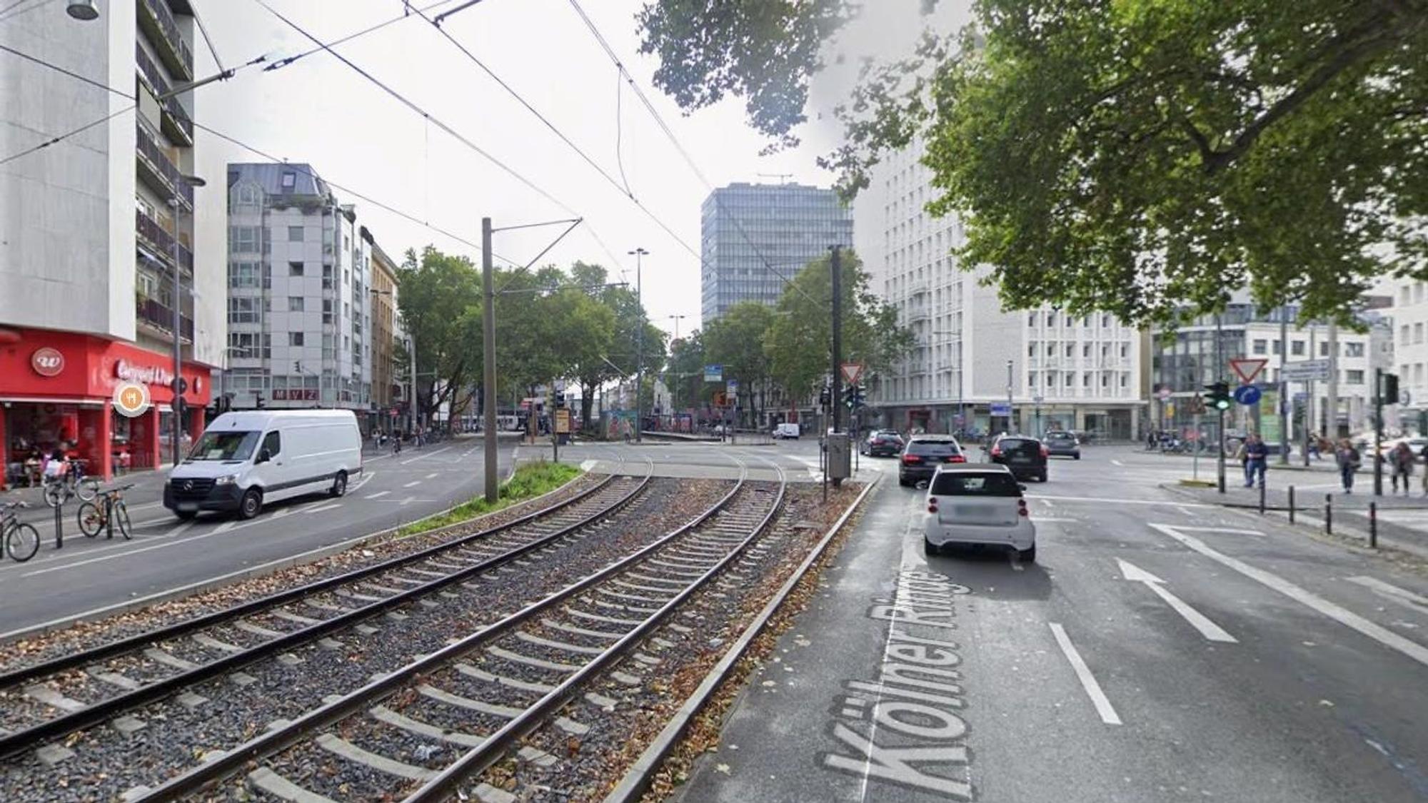 So sieht der Barbarossaplatz aktuell aus. Hier die identische Perspektive wie auf dem KI-bearbeiteten Bild.